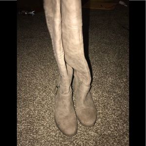 Right below the knee dress boots